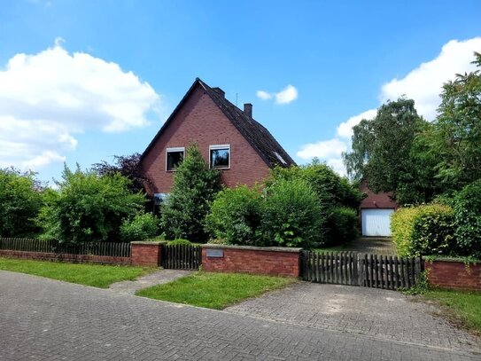 Ruhig gelegenes Einfamilienhaus mit Einliegerwohnung, Keller & Garage auf großem Grundstück am Ende einer Sackgasse