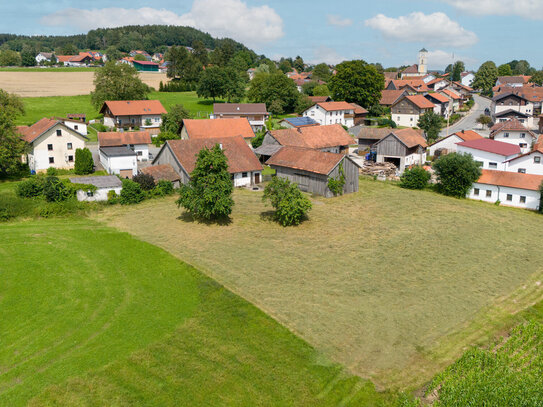 Hofstelle mit Haus - Scheune und Stall in Ränkam!