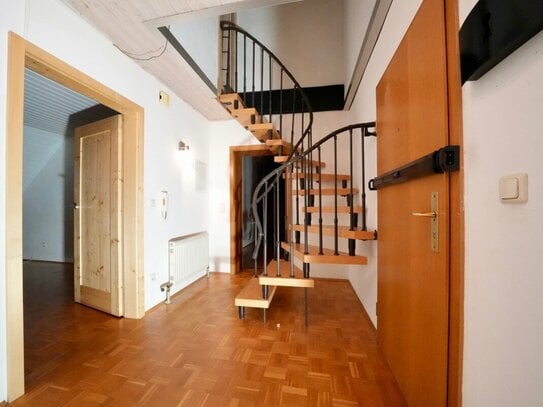 Großzügige 4-Zimmer Maisonette Wohnung mit Loggia