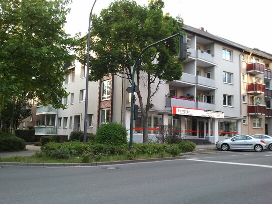 Sanierte 2-Zimmer-Wohnung mit Balkon in gepflegtem und ruhigem Mehrfamilienhaus