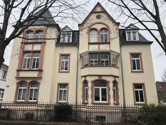 Charmante und gemütliche 2 Zimmer-Wohnung in einem wunderschönen, denkmalgeschützten Altbau in beliebter Wohnlage von...