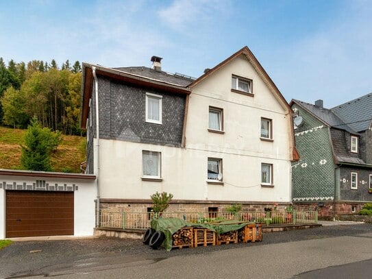 Attraktives Zweifamilienhaus mit Garten, Garage und Carport in Sonneberg