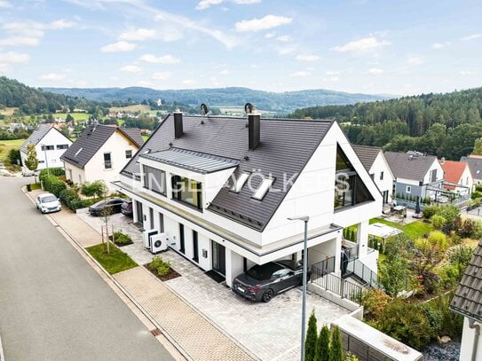 Ökologisches Luxus Doppelhaus im Chalet-Stil vor den Toren der Fränkischen Schweiz