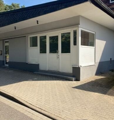 Büro-/Praxisraum mit 2 Stellplätzen in zentraler Lage und Anbindung