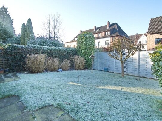 Vermietete Dachgeschosswohnung in guter Wohnlage, mit Garage und Gartenstück, zur Kapitalanlage