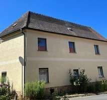 Großes Wohnhaus in ruhiger Siedlungslage !!