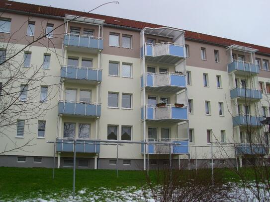 schöne helle 3 Raumwohnung mit Balkon