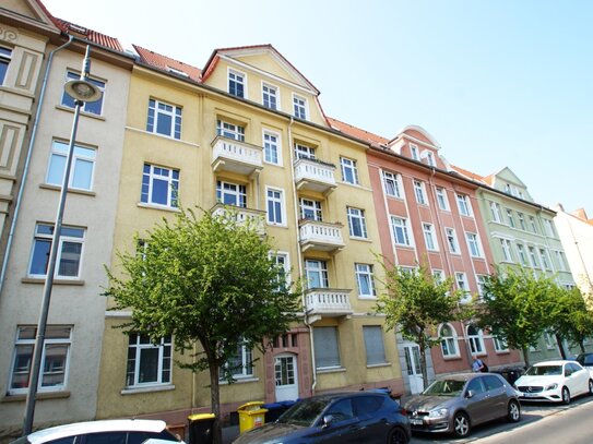 3-Zimmer-Whg. mit kleinem BALKON - WG-geeignet und Zentrumsnah