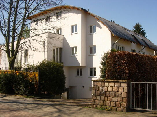 Gemütliche Wohnung in zentraler Lage mit großer Dachterrasse, Balkon und Tiefgaragenstellplatz