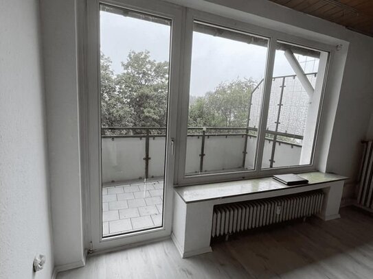 Frisch renoviert mit Balkon