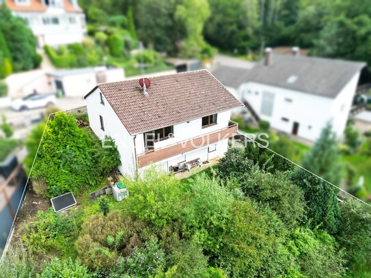 Einfamilienhaus mit Potential: Sanierungsobjekt mit großem Grundstück