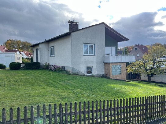 Charmantes Einfamilienhaus mit großzügigem Garten und zwei Garagen!