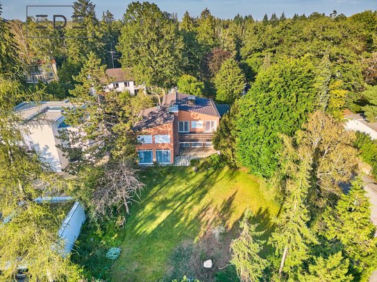 Rarität in einer der besten Lagen von Baldham - Architekten-Villa mit großem Südgarten