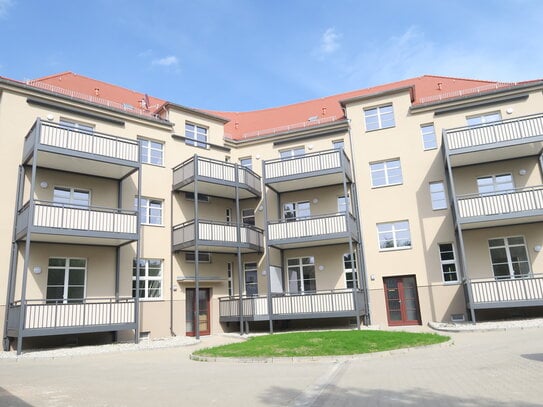 Schöne helle 2-RaumWohnung mit großem Balkon, Bad m. Fenster, Dusche, ASR, Stellplatz