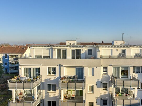 +++ hell & sonnig - Blick zum Fernsehturm - Penthouse, 30m² West-Dach-Terrasse - zwei WCs - inklusive TG-Stellplatz &...