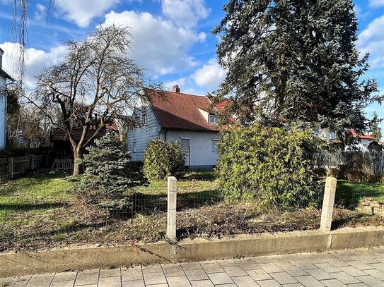 Für Handwerker! Leerstehendes Reiheneckhaus mit großem Garten zum Renovieren und Erweitern!