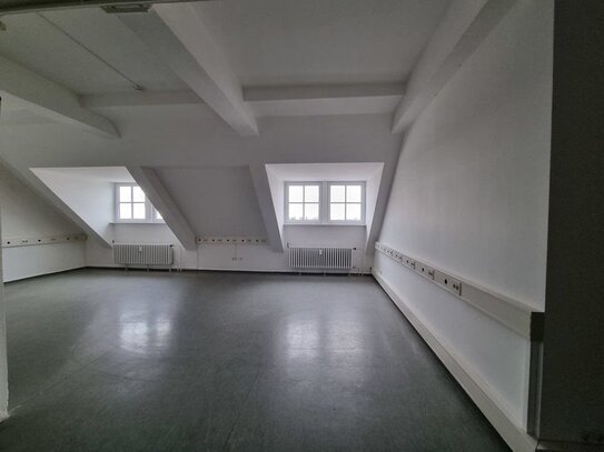 Büro/Gewerbe 971 m² provisionsfrei in Berlin-Wedding