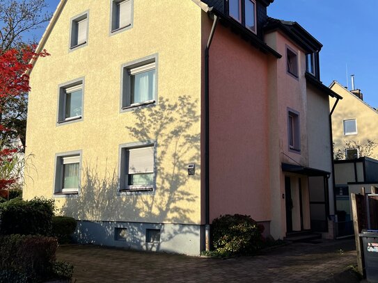 Erdgeschosswohnung mit Garage und kleinem Garten