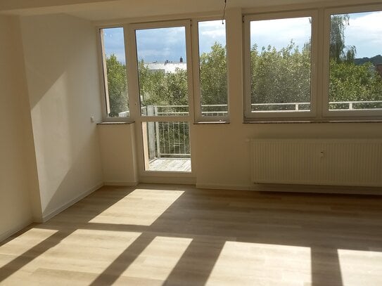 helle Maisonette mit Balkon u. Terrasse, 2 Bäder, Aufzug