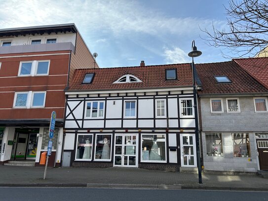 Saniertes Reihen - Stadthaus mit Gewerbeeinheit