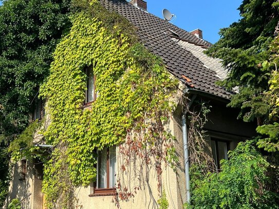 Idyllisch gelegenes freistehendes Zweifamilienhaus in bester Wohnlage von Opladen