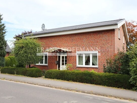 Einfamilienhaus mit großer Garage in Wrist