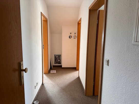 Neuer Wunschfußboden // Urbane Singlewohnung mit Aufzug im Grünen