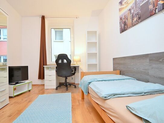 Modern möbliertes Zimmer mit WLAN und Balkon in der Nürnberger Innenstadt