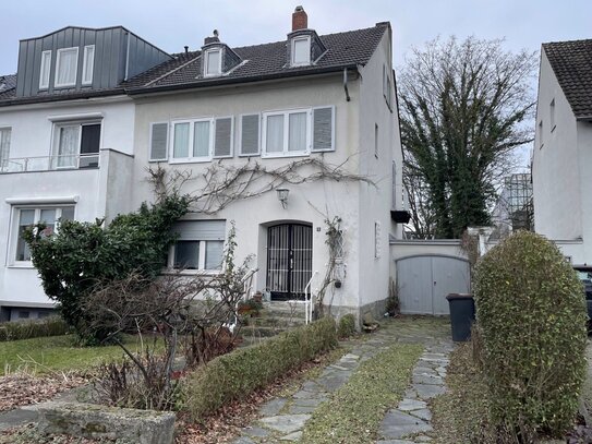 Reihenendhaus mit Garage in Köln