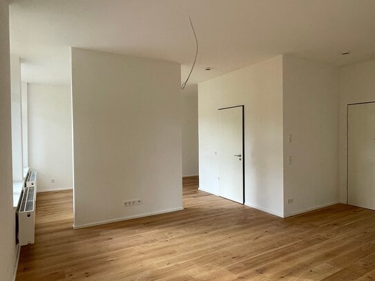 Sofort frei + Helle neue 2-Zimmer-Wohnung mit Aufzug an die Wohnung, Echtholzparkett, Einbauküche, großem Balkon und Kf…