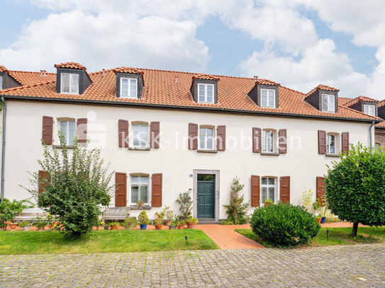 Top-Wohnung in historischer Anlage mit unverbaubarem Rheinblick!