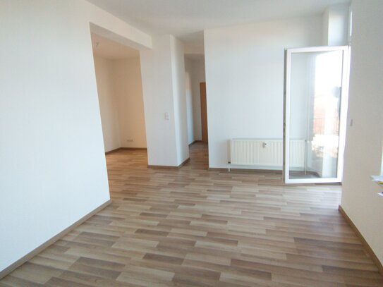 +++NEU SANIERT+TOLLE 2-R.-WHG.+RIESIGE WOHNKÜCHE M. BALKON+MODERNES BAD+++