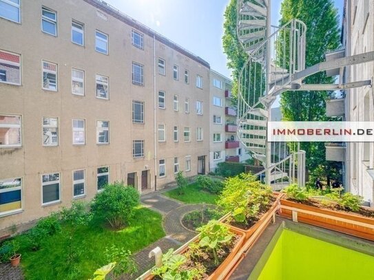 IMMOBERLIN.DE - Attraktive Altbauwohnung mit Balkon in ruhiger Lage