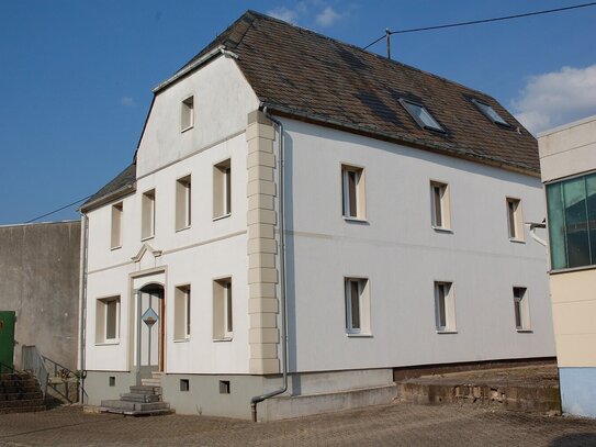 Steinhaus mit Halle ca.120 qm.