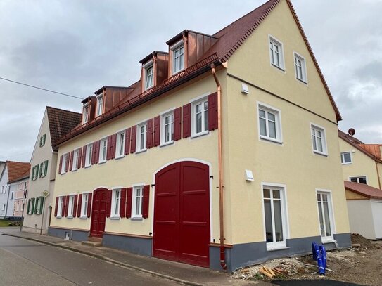 Neuwertige DG Wohnung im Zentrum von Rain