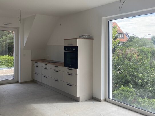 *Erstbezug* Lichtdurchflutete Maisonette-Wohnung mit Balkon und EBK