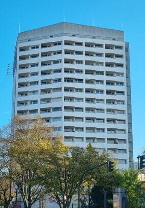 Modern möblierte 1,5 Zimmer-Wohnung mit Loggia mit traumhaften Blick vom 10. Stockwerk! Direkt auf der Reeperbahn! Ab 0…