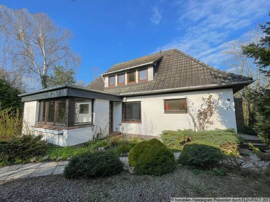 Viel Platz und zentral im Ort: Familienhaus am Dorfbach