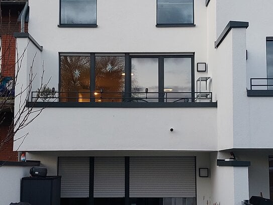 Nähe Neuss, Lüttenglehn, Neubau 2024: 2 ZiKDB, G-WC, Balkon, PKW-Stellplatz