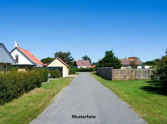 Einfamilienhaus mit Lagergebäude