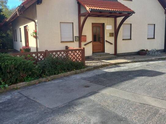 Taucha - ansprechendes Ein-oder Zweifamilienhaus mit großzügigem Garten, Carports & Garage
