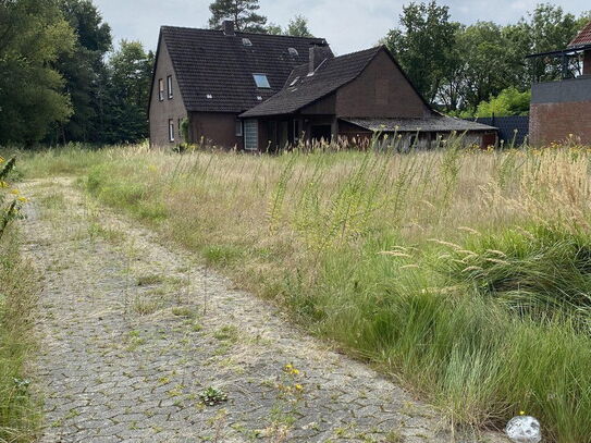 Ehemaliger Resthof mit 2.200 m² Bauland und 2.300 m² Wald