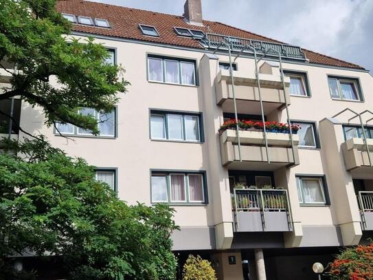 Super Lage, 3 Zimmer Wohnung mit Balkon, Aufzug, Carport