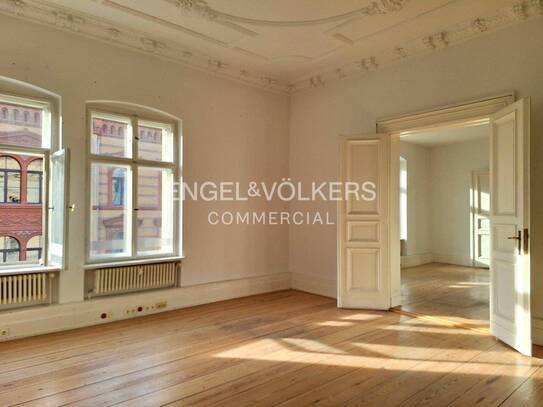 Stuckaltbau trifft Moderne: Charmantes Büro in Mitte