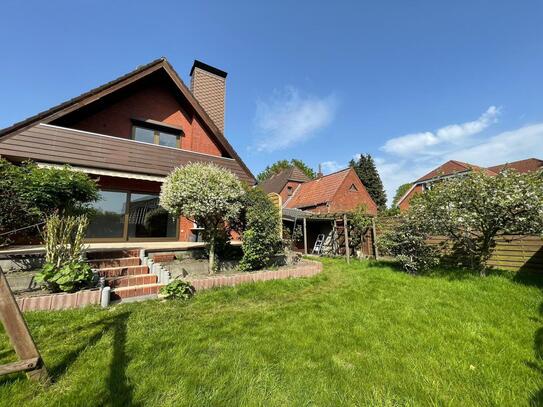 Schöne 3,5 Zimmer Doppelhaushälfte mit Garten auf ca.150m² in Oststeinbek zu vermieten!