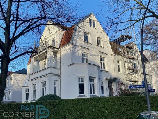 Helle 2 Zimmer-Wohnung mit sonnigem Balkon in schönem Jugendstilhaus in Harvestehude