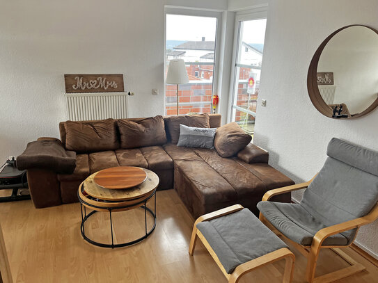 Sehr schöne, helle und moderne 3 Zimmer-Wohnung über 2 Etagen mit Südbalkon, großer Dachterrasse und Pkw-Stellplatz ...