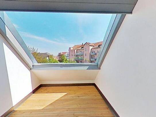 Schickes Dachgeschoss- Erstbezug nach Sanierung mit Loggia + Garten + Stellplatz