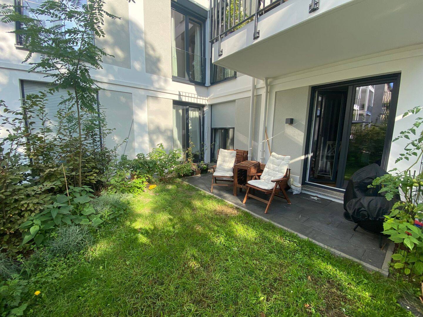 Ruhig und grün! Geschmackvolle 4-Zimmern Wohnung in Lankwitz. Heizung /Wasser Kosten sind enthalten. - Photo 1
