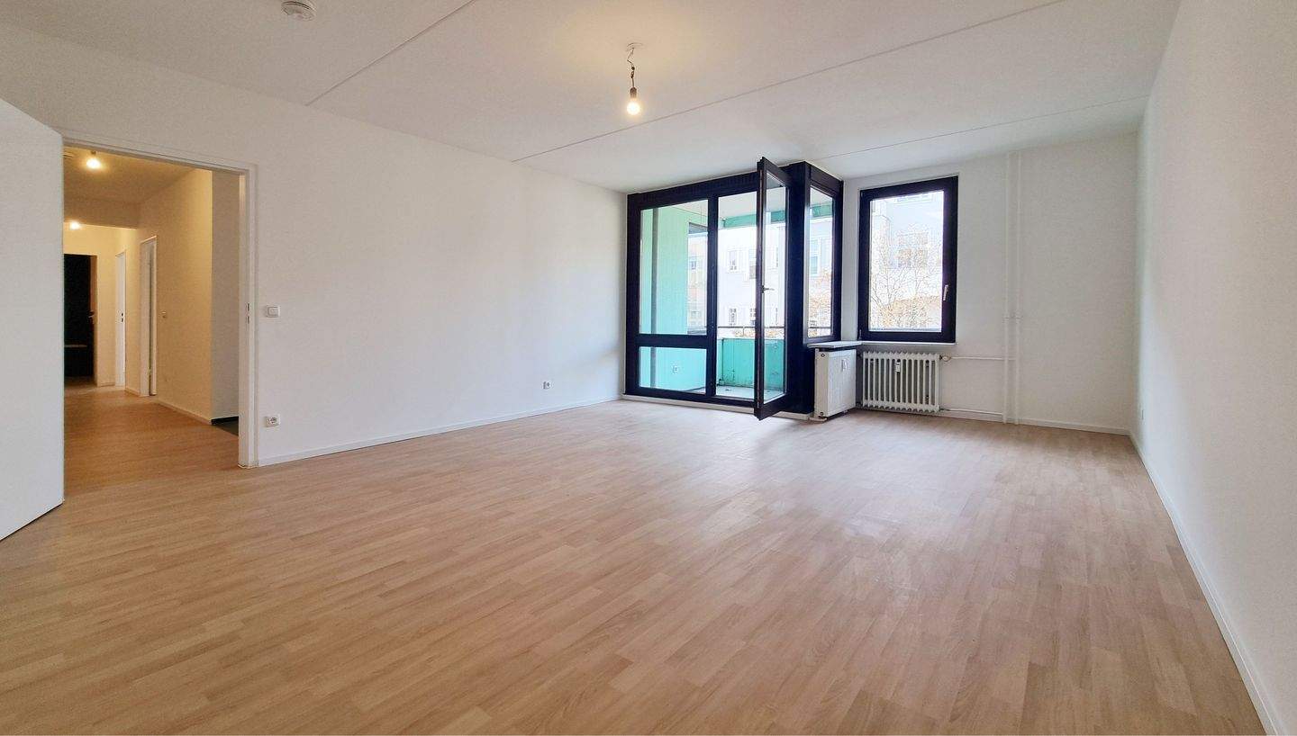 Freiwerdende 3-Zimmer-Wohnung mit 2 Westloggien und Fahrstuhl nur 300 Meter vom Kudamm!